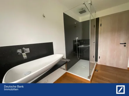 Badezimmer OG - Wohnung kaufen in Freyung - **Zwei renovierte ETW's unter einem Dach** im Zentrum von Freyung