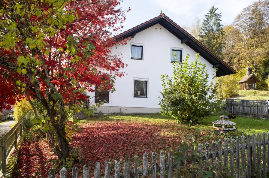 Hausansicht im Herbst