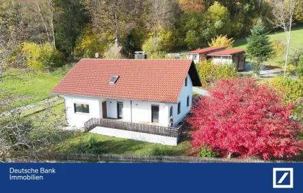 Hausansicht - Haus kaufen in Drachselsried - Idyllisch wohnen im Bayer. Wald!Renovierungsbedürftiges Wohnhaus zw. Teisnach und Drachselsried