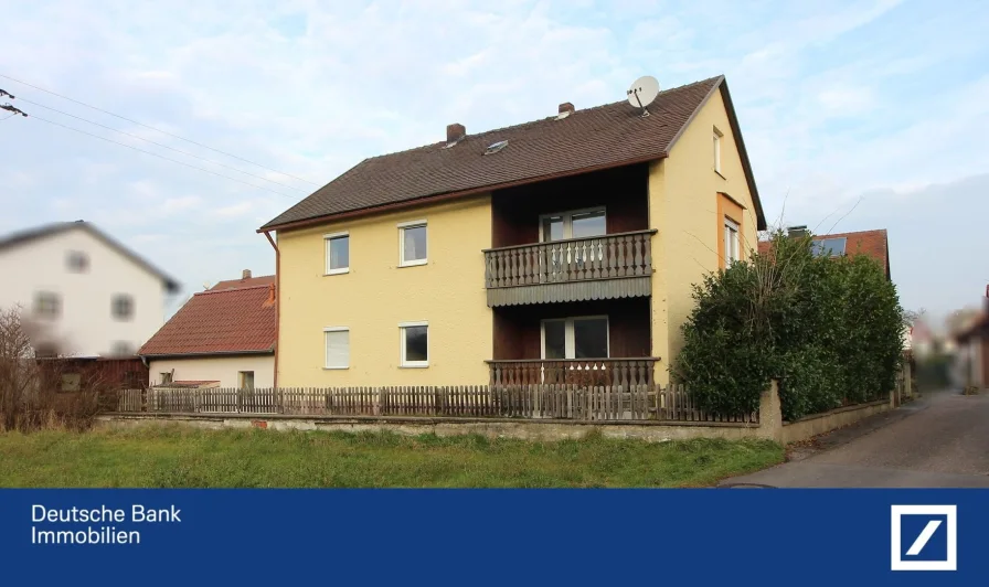 Hausansicht - Haus kaufen in Saal - Renoviertes Ein-/Zweifamilienhaus in Saal a. d. Donau