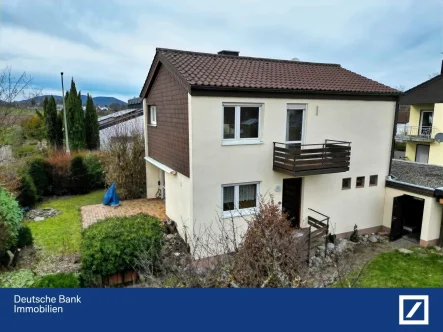 Ansicht - Haus kaufen in Billigheim-Ingenheim - Solides EFH zum Einstiegspreis! TOP-ANGEBOT! 4 Zimmer mit großem Garten und Garage, in ruhiger Lage.