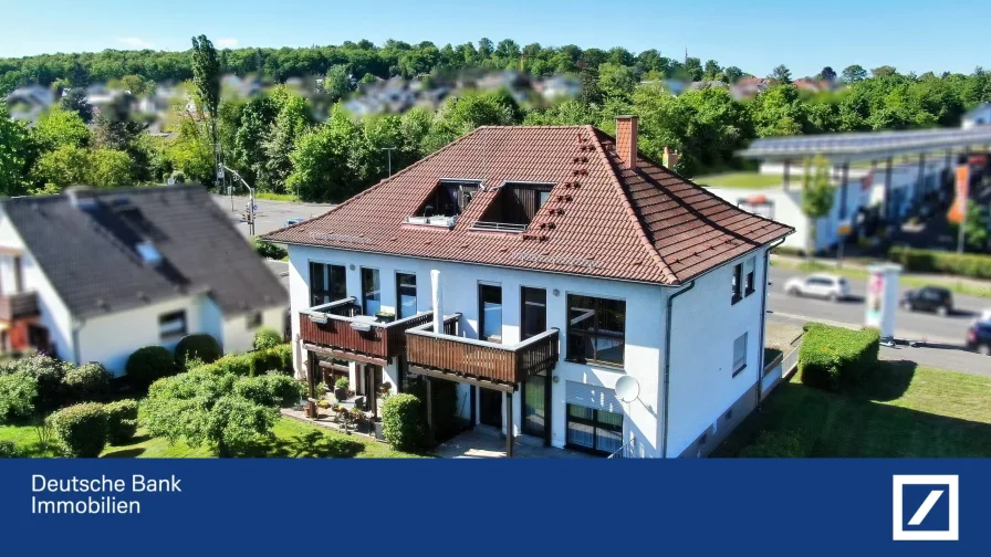 Haus Rückseite - Wohnung kaufen in Kassel - Moderne Maisonette-Whg mit Panoramablick in Kassel-Harleshausen: Stilvolles Wohnen auf zwei Ebenen