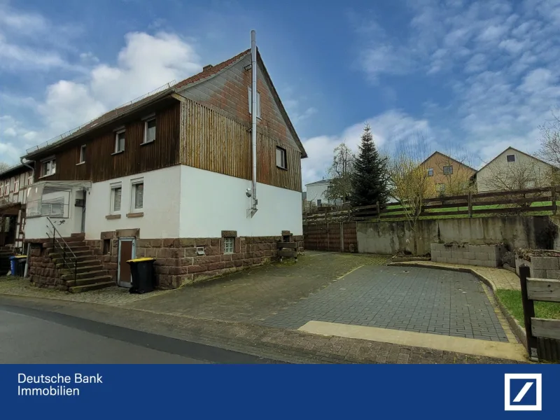 Ansicht von der Straße - Haus kaufen in Niedenstein - Historischer Flair trifft auf modernen Komfort - Ihr gemütliches Zuhause in Niedenstein-Ermetheis!