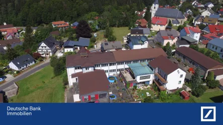 Luftaufnahme - Zinshaus/Renditeobjekt kaufen in Fichtelberg - Wohn- und Fabrikkomplex für Industrie- und Urlaubssektor