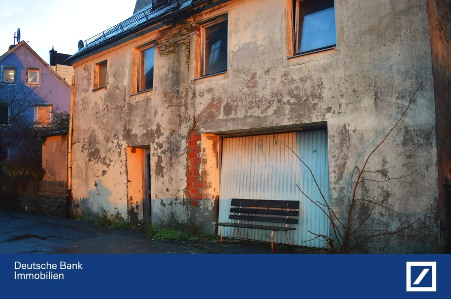 Frontansicht1 - Haus kaufen in Münchberg - Restaurationsbedürftiges Haus mit Grundstück