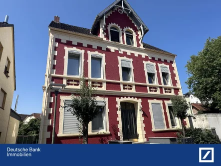 Hausansicht - Haus kaufen in Bad Lippspringe - Vermietetes 6-Parteienhaus Nähe Arminiuspark...