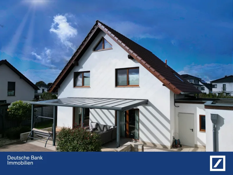 Hinteransicht - Haus kaufen in Schlangen - ***KFW70: Energieeffizientes Einfamilienhaus mit Solaranlage, Photovoltaikanlage, Ladestation***