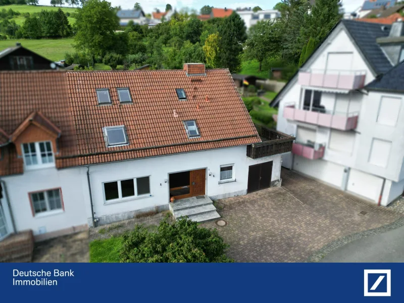 Hausansicht - Haus kaufen in Bad Driburg - *Provisionsfrei* Doppelhaushälfte in Bad Driburg-Neuenheerse..