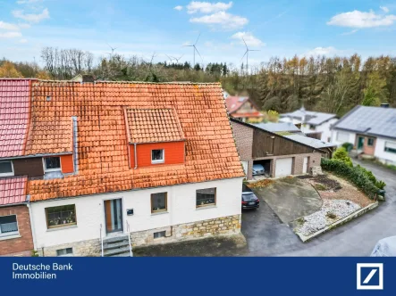 Hausansicht - Haus kaufen in Lichtenau - Zweifamilienwohnhaus als Doppelhaushälfte in Lichtenau-Dahlheim..