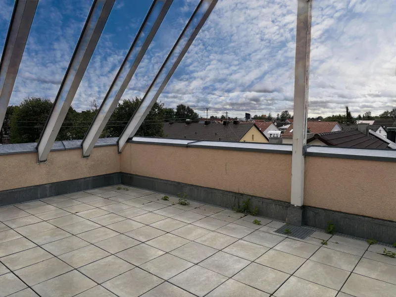 Großzügige Dachterrasse  - Wohnung kaufen in Königsbrunn - Eine Dachterrassenwohnung für gehobenes Wohnen! 