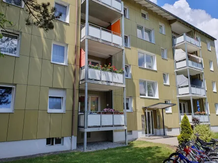 Blick auf Wohnanlage - Wohnung kaufen in Kaufbeuren - Sie kaufen eine Wohnung und haben sofort einen Mieter !