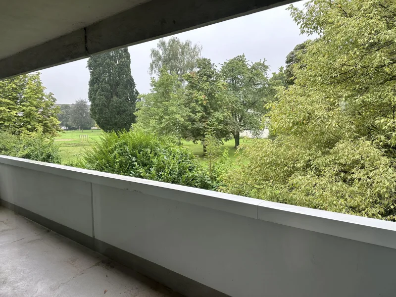 Balkon mit Blick ins Grüne