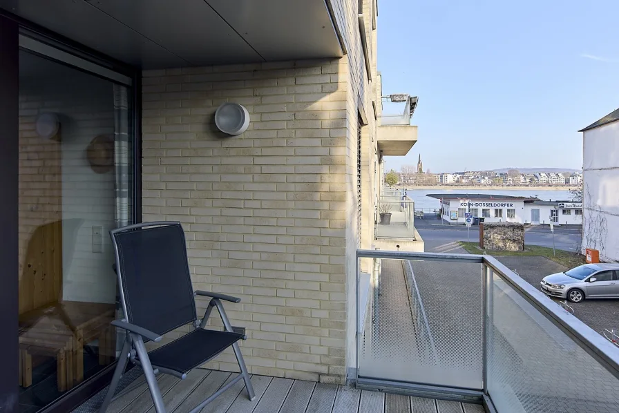 Balkon mit Rheinblick