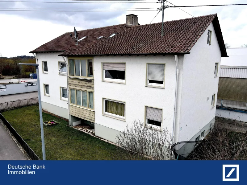 Außenansicht - Haus kaufen in Neu-Ulm - ***Mehrfamilienhaus mit 4 Stellplätzen in Burlafingen***