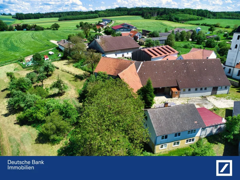 Luftaufnahme - Haus kaufen in Ellwangen - Historischer Charme und Moderne vereint: Ihr Traumhof auf dem Land !