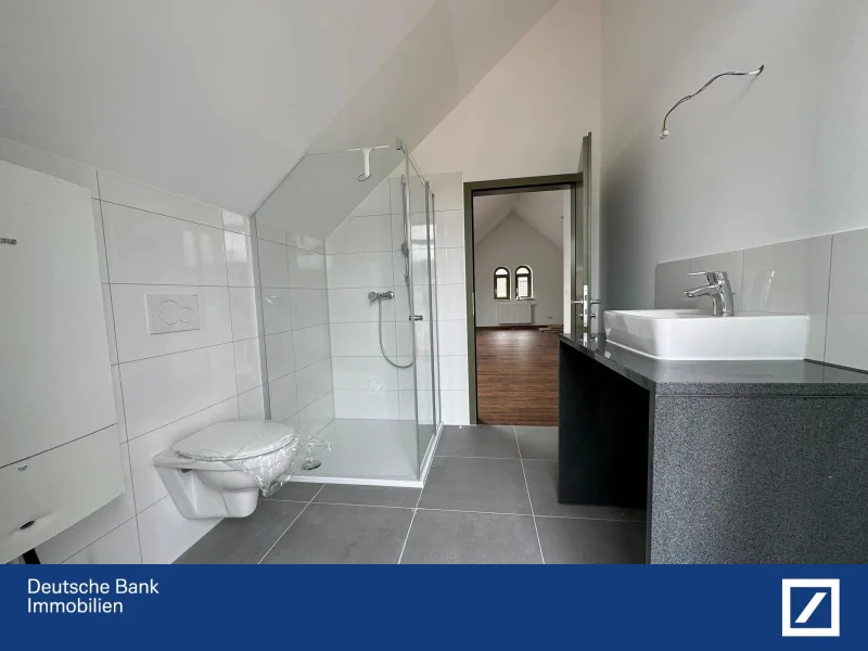 Badezimmer - Wohnung kaufen in Schwäbisch Gmünd - Einzigartige 2 Zimmer Dachgeschoss Wohnung mit Balkon in der Innenstadt