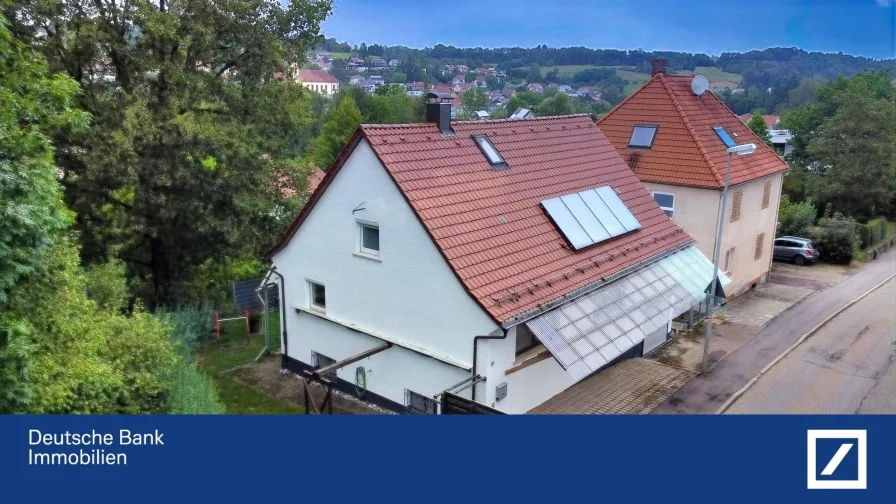 Luftbild - Haus kaufen in Heuchlingen - Wohnfreundliches Einfamilienhaus für Individuelles Wohnen mit moderner Energietechnik!