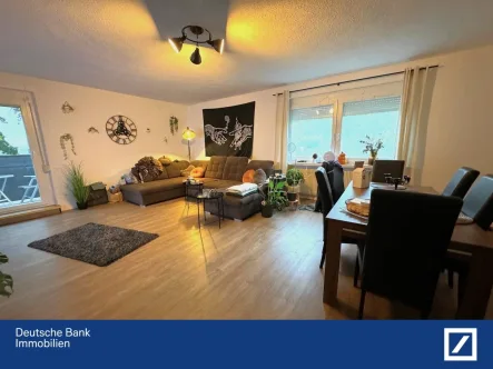 Wohnzimmer 1 - Wohnung kaufen in Göppingen - Glücksgriff! Wunderschön renovierte 4 Zimmer Wohnung mit Balkon