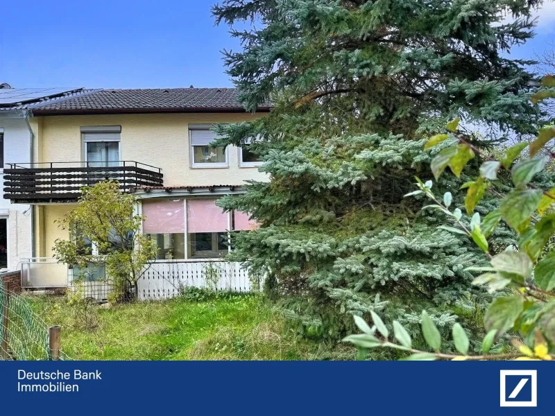 Blick vom Garten aus - Haus kaufen in Aalen - 1-2 Familienhaus in gefragter Lage