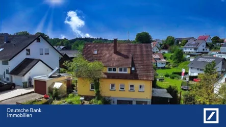 Außenansicht Frontal - Haus kaufen in Ellwangen - Perfektes Zweifamilienhaus - Angekommen und schon daheim!