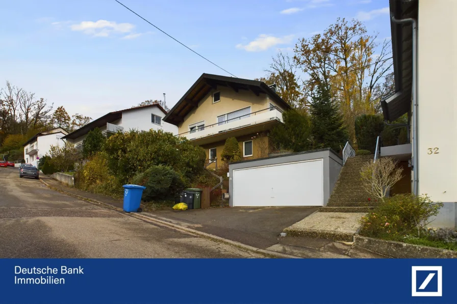 Blick aufs Haus - Haus kaufen in Heubach - Elegantes Einfamilienhaus in begehrter Südhanglage mit großzügigem Garten und traumhaftem Ausblick