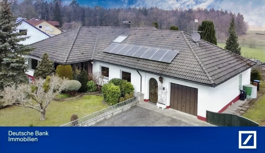 Ansicht - Haus kaufen in Fichtenau - Exklusiver Winkelbungalow mit viel Platz und überdachtem Swimmingpool in attraktiver Ortsrandlage