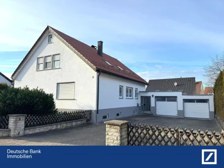 Außenansicht - Haus kaufen in Aalen - Wunderschönes Zweifamilienhaus in begehrter Lage !