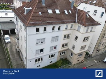 Hausansicht - Wohnung kaufen in Stuttgart - Zentrale 3-Zimmer-Wohnung mit Garage und zusätzlichen Mansardenzimmer in Stuttgart-Bad Cannstatt