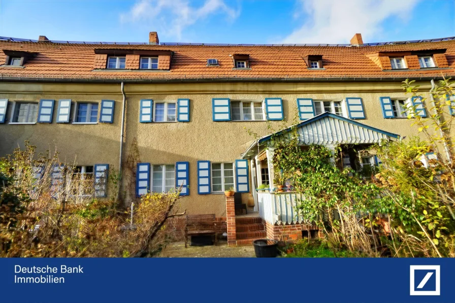 Ostansicht - Haus kaufen in Berlin - Baudenkmal Schlachtensee! Bezauberndes und charmantes Reihenhaus in bester Lage!