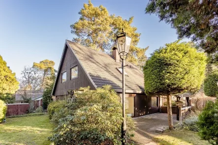 Hausansicht - Haus kaufen in Berlin - Großzügiges Ein-/Zweifamilienhaus in Idyllischer Lage von Kladow!