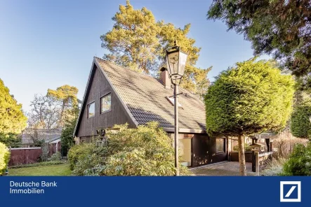 Hausansicht - Haus kaufen in Berlin - Großzügiges Ein-/Zweifamilienhaus in Idyllischer Lage von Kladow!