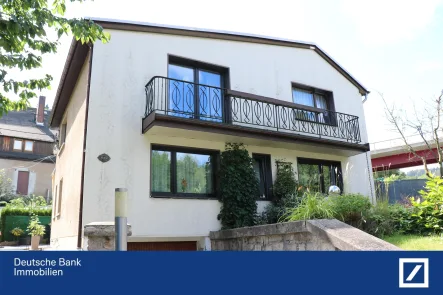  - Haus kaufen in Schwarzenberg - Charmantes Einfamilienhaus mit idyllischem Ferienhaus-Nebengebäude zu verkaufen