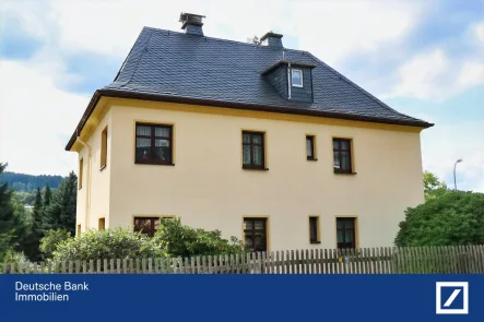 Straßenseite - Haus kaufen in Schwarzenberg - Solides 2-Familienhaus mit historischem Flair und großem Potenzial