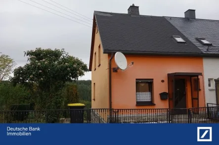 Straßenansicht - Haus kaufen in Aue - Kleines Einfamilienhaus mit großem Grundstück