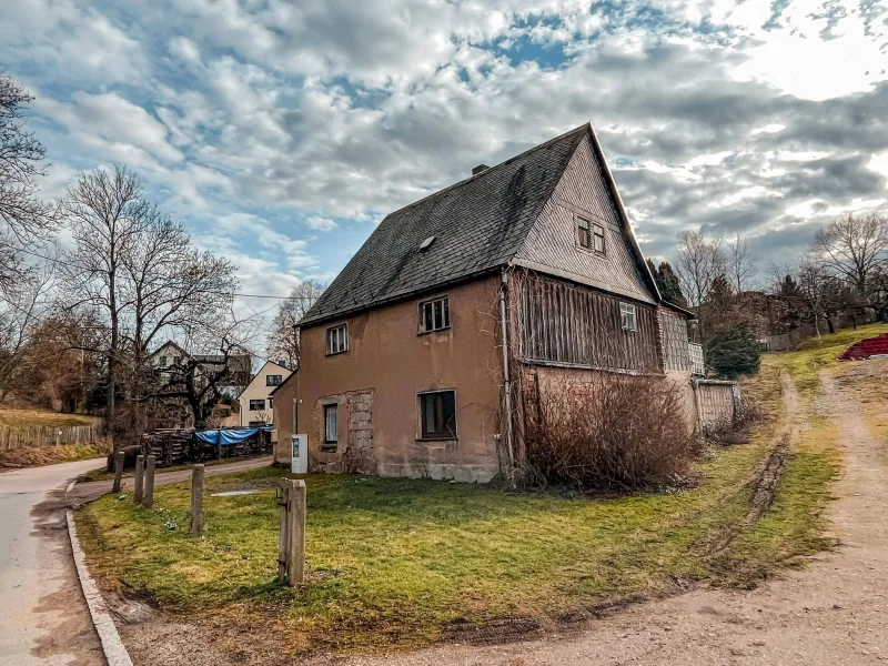 Straßenansicht - Haus kaufen in St. Egidien - "Rohdiamant mit Renovierungsbedarf in St.-Egidien"  Ihr Sprungbrett in ein individuelles Zuhause!