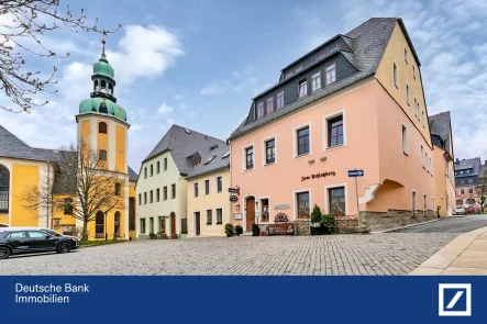 Blick vom Schloßplatz - Haus kaufen in Wolkenstein - Reizvolle Kapitalanlage mit historischem Flair: fünf Wohnungen und ein Restaurant 