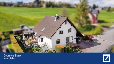 Hausansicht Front - Haus kaufen in Elterlein - "Traumhaftes Einfamilienhaus mit Einliegerwohnung und Panoramablick!"