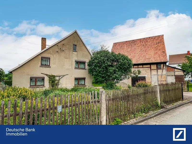 Straßenansicht - Haus kaufen in Oberwiera - "Ihr neues Zuhause im Grünen"Sanierungsobjekt in Oberwiera