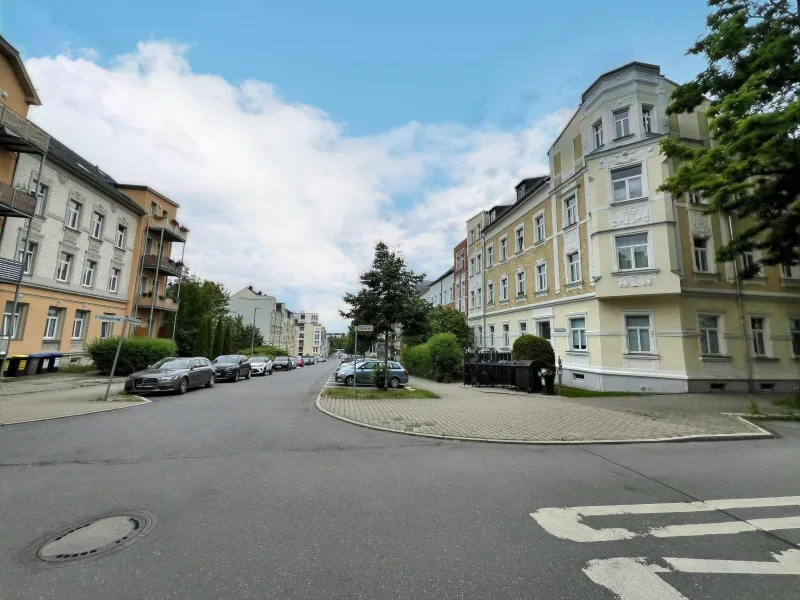 Blick in die Straße - Wohnung kaufen in Chemnitz - Charmante Stadtwohnung in beliebtem Wohnviertel