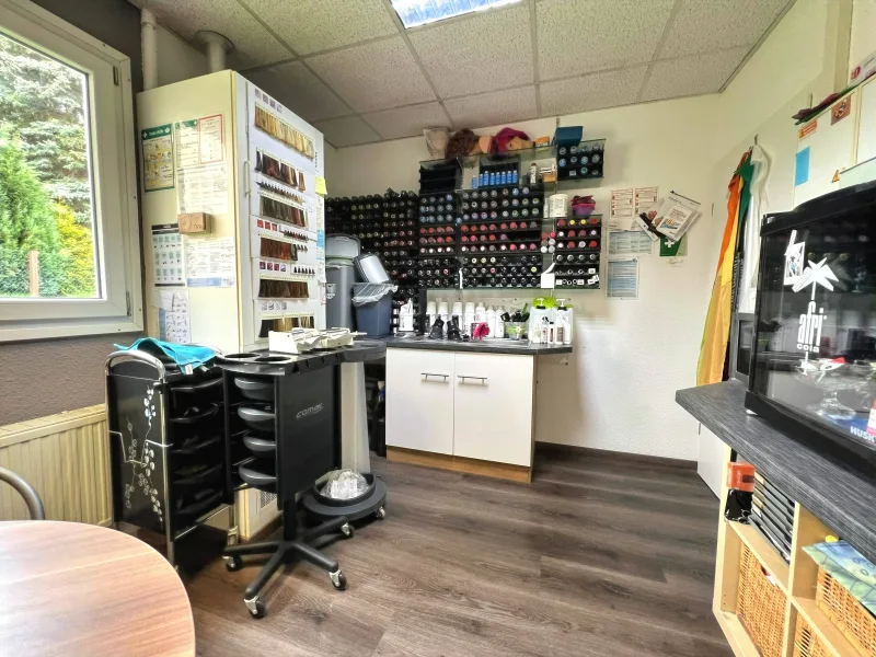 Friseursalon im EG