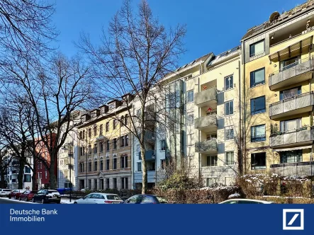 Straßenseite - Wohnung kaufen in Chemnitz - Punktet mit Lage, Grundriss, Balkon und PKW-Stellplatz - ideal für Eigennutzer, da z.Zt. unvermietet