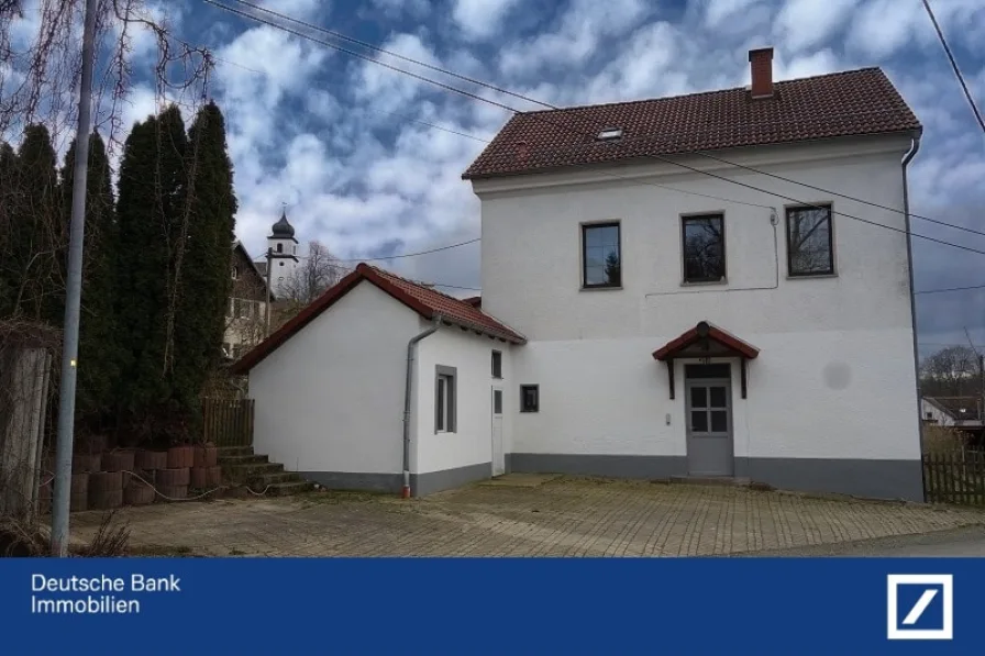 Straßennsicht1 - Haus kaufen in Weischlitz - Einfamilienhaus mit viel Platz und Gestaltungsmöglichkeiten 