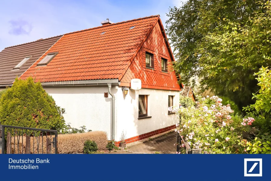 Außenansicht - Haus kaufen in Zwickau - Gemütliche Doppelhaushälfte mit großem Garten in Zwickau