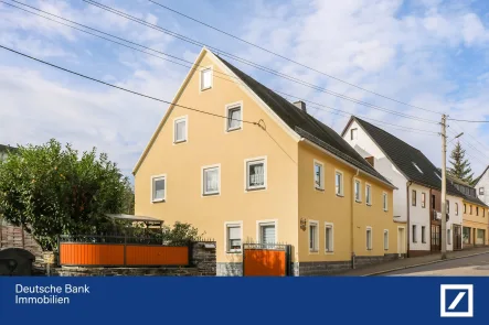  - Haus kaufen in Stollberg - Großzügiges Zweifamilienhaus