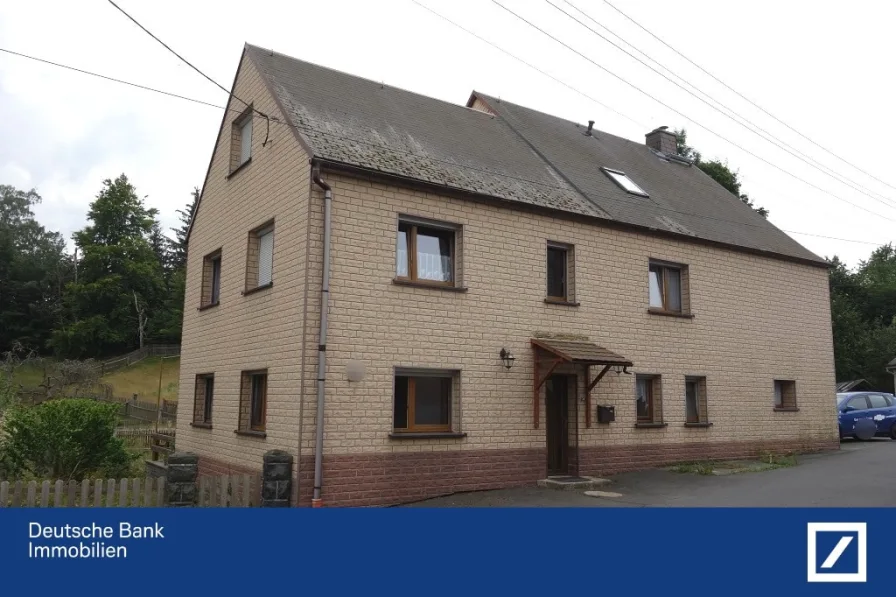 Frontansicht - Haus kaufen in Bad Lobenstein - Ländlich gelegenes großes Ein.- bis Zweifamilienhaus mit viel Platz