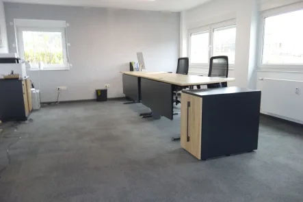 gr. Büro2 - Büro/Praxis mieten in Wilkau-Haßlau - Attraktiv gelegene Büro/Gewerbeeinheit - Perfekt für Ihre erfolgreiche Geschäftsidee