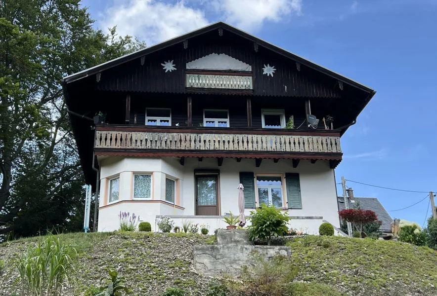  - Haus kaufen in Klingenthal - Familienidylle- Zweifamilienhaus mit großem Garten und wunderschönem Ausblick