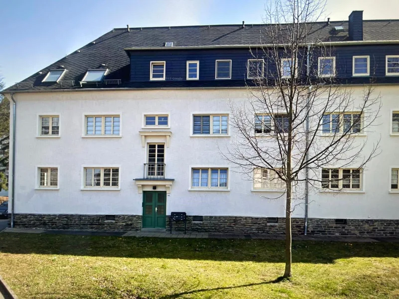 Wohnhaus + Hauseingang