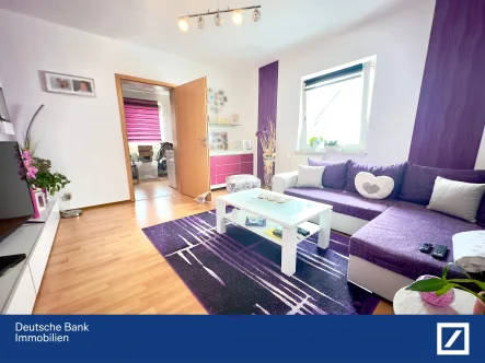 Wohnbereich - Wohnung kaufen in Freiberg - „Provisionsfrei“  Modernisierte 3-Zimmer-Etagenwohnung auf 62 m² mit Balkon