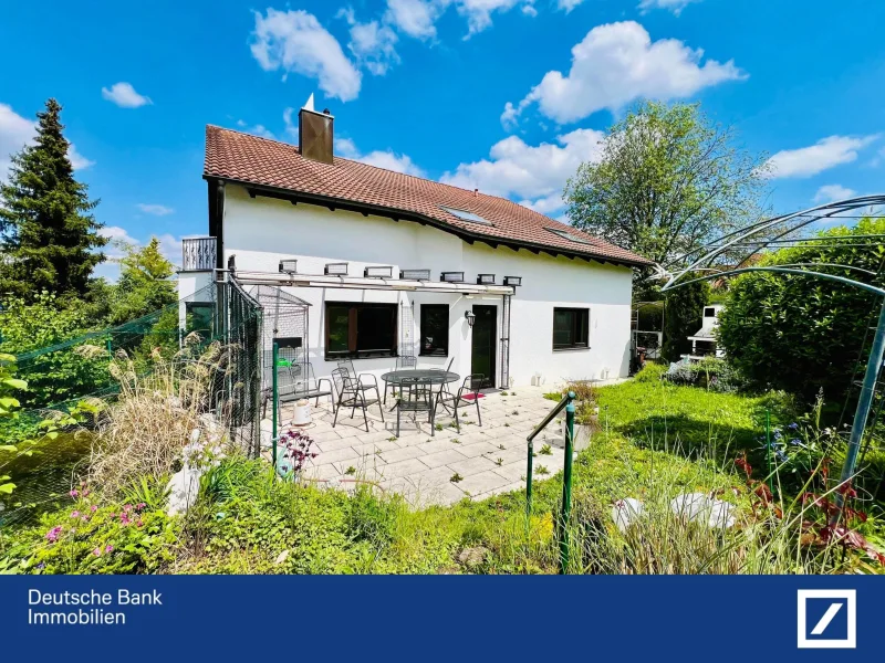  - Haus kaufen in Schwieberdingen - Zweifamilienhaus in toller Lage mit Gartenidyll und Doppelgarage, teilvermietet